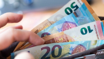 Euro bie përsëri, i afrohet kufirit të 91 lekëve