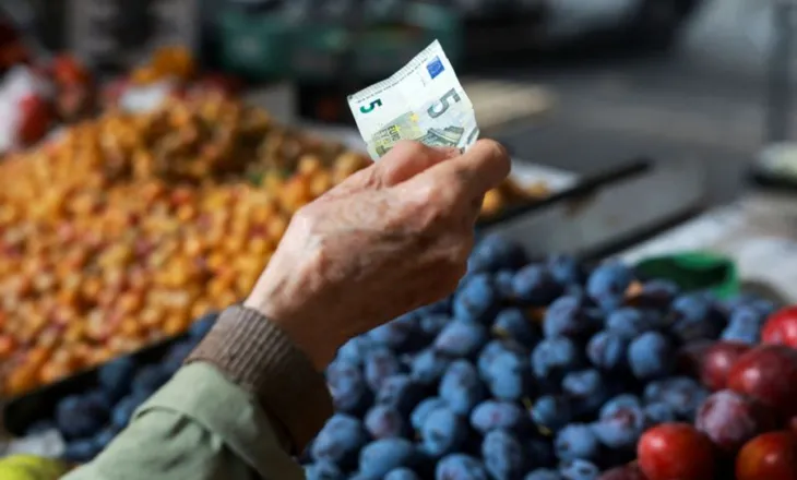 Euro kap një tjetër minimum të ri historik