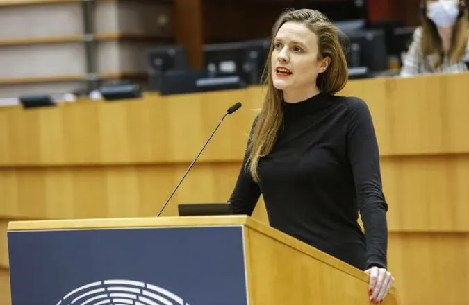Eurodeputetja Terry Reintke: Pengesë për BE-në është korrupsioni, jo qytetarët që protestojnë