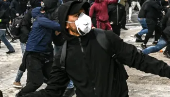 Europa zien nga protestat, panik në Athinë; blindohen dyqanet luksoze dhe boshatisen argjendaritë