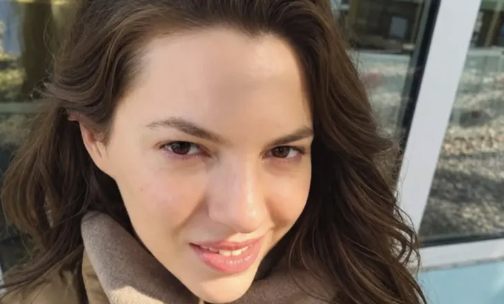 Evanthi Pango, aktivistja në monitorim intensiv, pasi u godit në kokë gjatë protestës