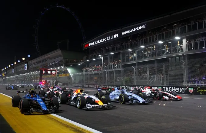 F1/Verstapen triumfi i dyfishtë në Singapor, Bexeki rikthehet te Çmimi i Madh në MotoGP