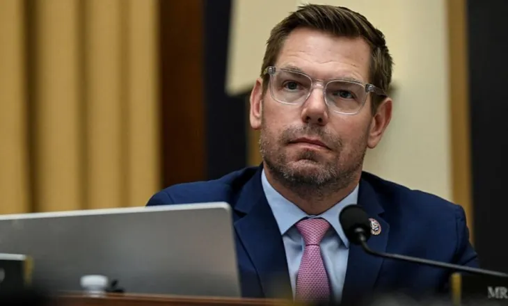 FBI bastis një shtëpi si pjesë e hetimit ndaj ish-kongresmenit demokrat të akuzuar për ngacmim seksual
