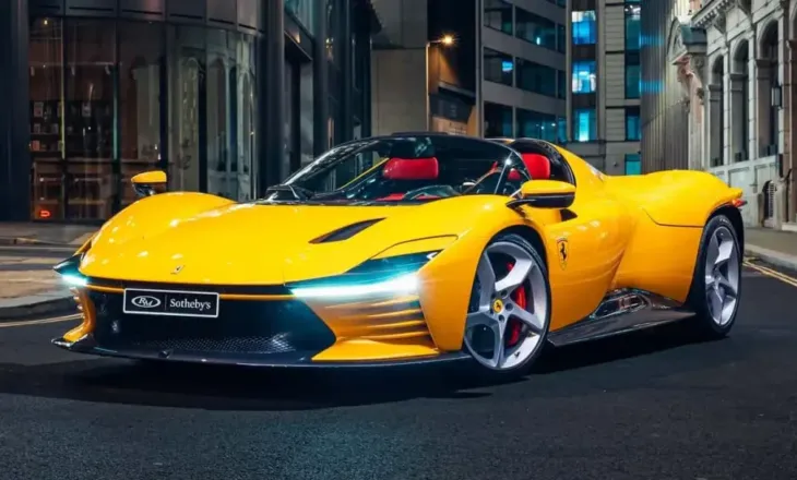 Ferrari Daytona SP3 mund të arrijë deri në 13 milionë dollarë në ankandin e Londrës