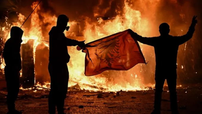 Financial Times: Protestat nuk e lëkundin Ramën, as rrugën e Shqipërisë drejt BE-së! Opozita është po aq e pabesuar nga qytetarët