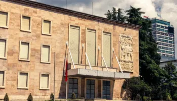 Firmosen ndryshime në Qeveri, zgjerohet skuadra e Hoxhës dhe Spahiut