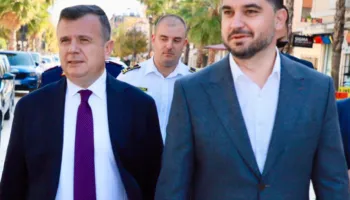 Fisnik Qosja: Fitoj zgjedhjet pas bashkimit të Kavajës me Rrogozhinën. Balla i përgjigjet: Bastexhi i rëndomtë