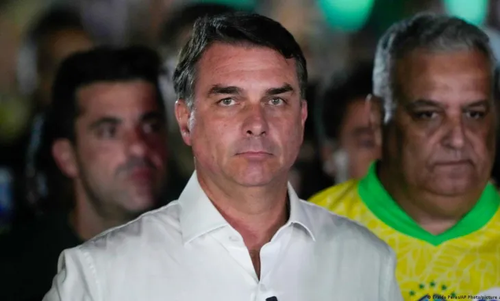 Flavio Bolsonaro largohet nga Brazili drejt SHBA-së mes hetimeve