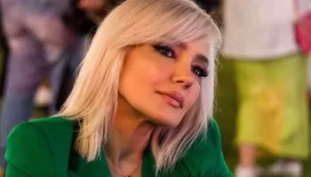 Flet mikesha e saj: Monika Lubonja është më shumë se e gjunjëzuar