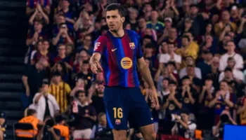 Flick e sheh veten në hall para PSG-së, Rodri do të luajë nesër në një pozitë të pazakontë për të