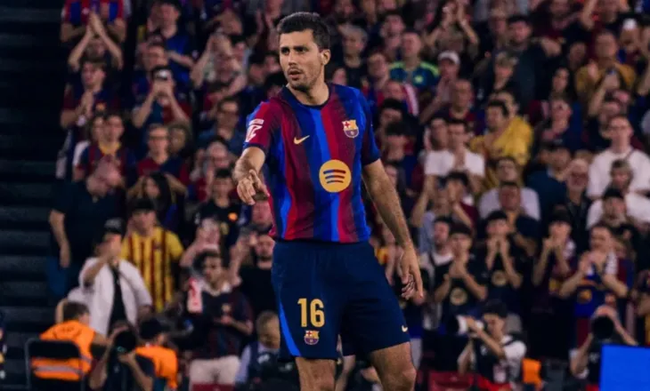 Flick e sheh veten në hall para PSG-së, Rodri do të luajë nesër në një pozitë të pazakontë për të