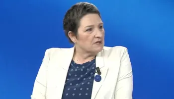 Flutura Açka kritikon Berishën: Duhej të ishte tërhequr nga PD
