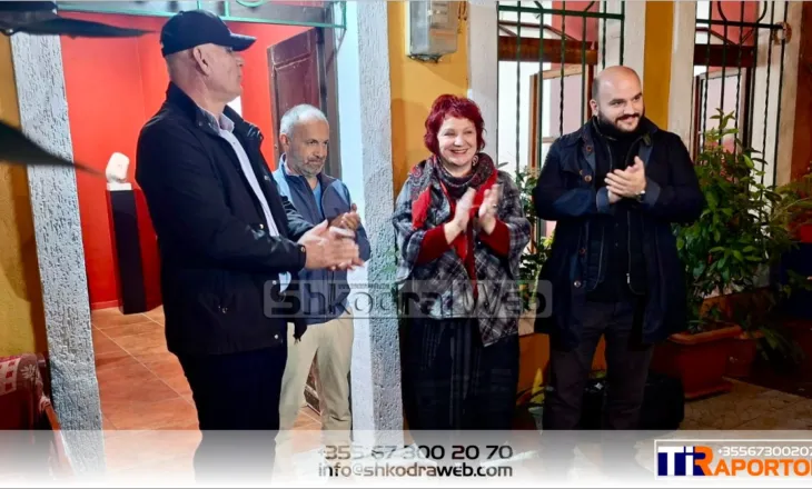 FOTO – “Shtegtime të bardha”, një tjetër hapësirë dialogu artistik, Sabri Shaqiri në Galeri “Oda” të Shkodrës
