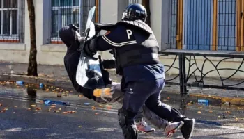 Fotoja që bëri xhiron e rrjetit, kush është Muhamet Skana, i riu që u përplas në asfalt nga policia