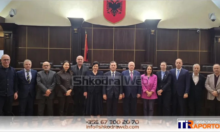 FOTOLAJM – Sokol Sadushi “i kalon stafetën” Ilir Pandës në drejtimin e Gjykatës së Lartë…