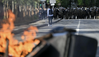 Franca, nga revolta e shkollave në krizë politike