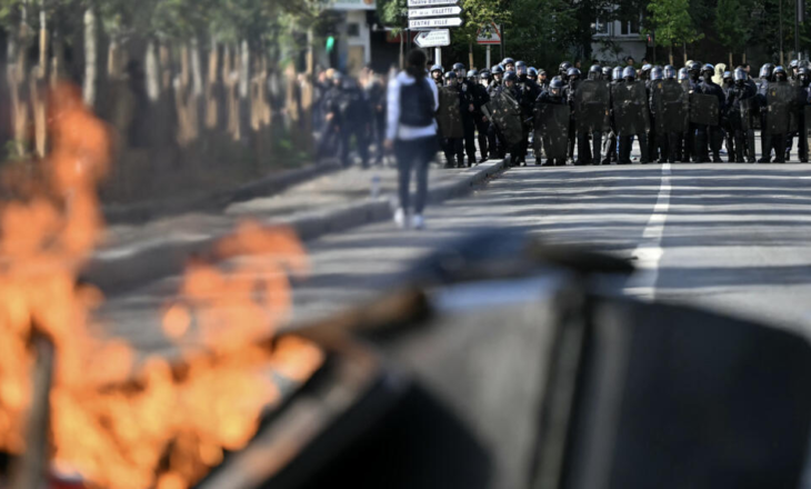 Franca, nga revolta e shkollave në krizë politike
