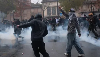 Franca përfshihet nga dhuna: Protestat për krizën e jetesës përshkallëzohen