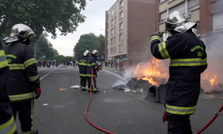 Francë| Protestat e nxënësve dalin jashtë kontrollit, 400 shkolla të mbyllura