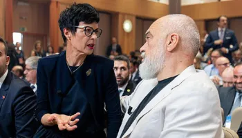 FRIKA NGA NDONJE ORBAN I RI / BE I HAP DEREN SHQIPERISE DUKE VEZHGUAR BALLKANIN