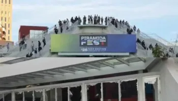 “Furtuna” e protestuesve ndalon te Piramida, thyejnë xhamat (VIDEO)