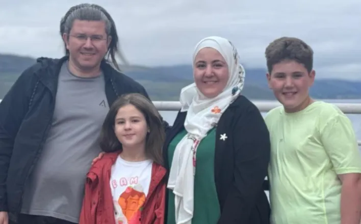 Gafa e Britanisë ndaj familjes siriane: Ministria e Brendshme: Merrni 3 mijë paund dhe ikni në Shqipëri!
