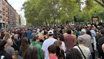 Gati 500 mijë njerëz protestojnë për uljen e qirave në Spanjë –