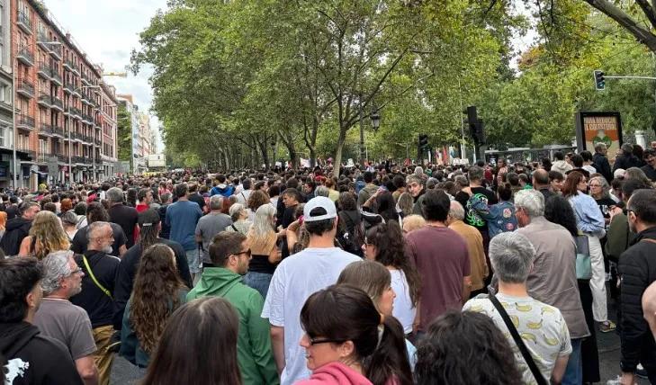 Gati 500 mijë njerëz protestojnë për uljen e qirave në Spanjë –
