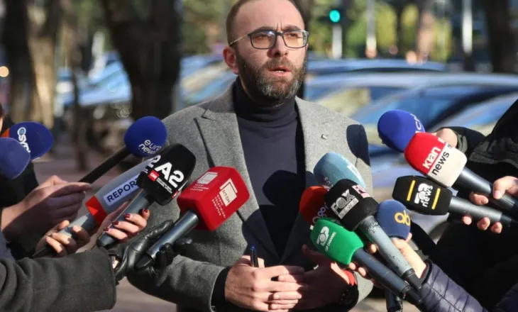 GAZ BARDHI KA NJE LUTJE: BASHKOHUNI ME NE TE RREZOJME RAMEN, SI NE VITIN 1991