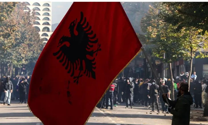 Gazetarët shqiptarë janë shënjestër e dhunës policore”/ Reporterët pa Kufij: U sulmuan gjatë protestave, hetim dhe shqyrtim parlamentar