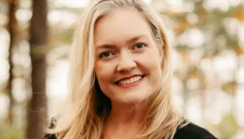 Gjashtë librat që formësuan botën letrare të Colleen Hoover