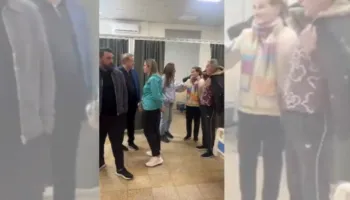 “Gjendja është alarmante”- Protesta e dhunshme në Tiranë, deputetët e PD vizitojnë të lënduarit te Trauma