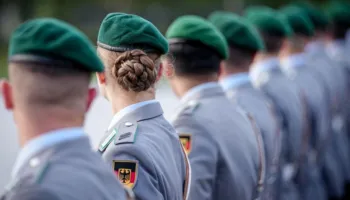 Gjermania me ‘dorë të hekurt’ ndaj të rinjve, gjobë kush s’plotëson formularin e shërbimit ushtarak