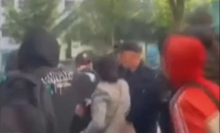 Gjimnazistët bojkotojnë mësimin, policia nis shoqërimet