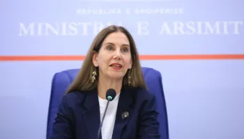 Gjimnazistët dhe studentët në protestë, habit Kumbaro: Shkollat vijojnë mësimin normalisht!