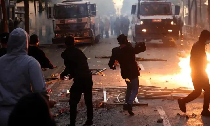 Gjoba deri në 5 milionë lekë, “The Guardian”: Qeveria përpiqet të shtypë protestat e studentëve kundër Ramës