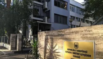 Gjykata e Tiranës liron 12 protestues, vijon shqyrtimi për 10 të tjerë