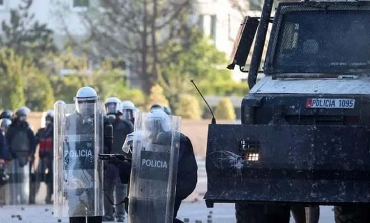 Gjykata e Tiranës liron 18 të arrestuar gjatë protestave, lihen në detyrim paraqitjeje