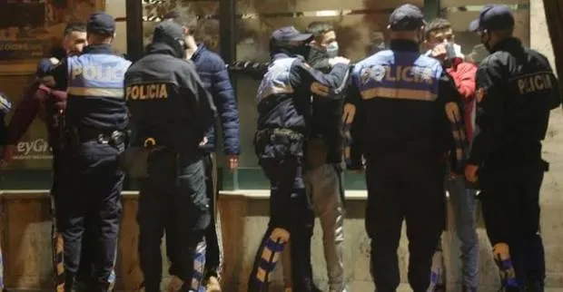 Gjykata e Tiranës liron nga burgu 22 protestues, 17 prej tyre arrestime të paligjshme