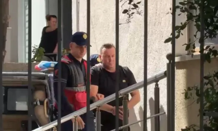Gjykata lë në arrest shtëpie këngëtarin Erind Xhaferaj