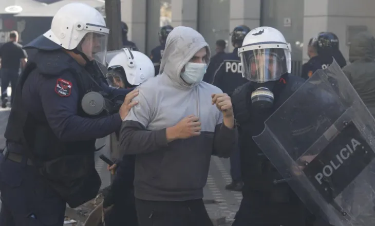 Gjykata liron 22 protestues, 17 arrestime shpallen të paligjshme
