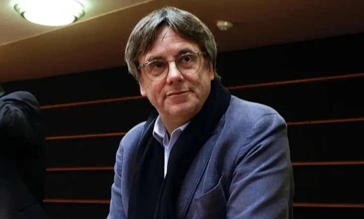 Gjykata spanjolle heq urdhër-arrestin për Puigdemont, hapet rruga për kthimin e tij