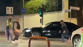 Goditën me vezë makinën e Ramës, Gjykata liron dy aktivistët: Nuk është akt dhune