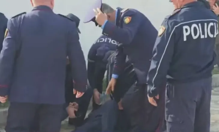 Goditet në kokë me gur nga protestuesit komandanti i policisë së Shkodrës, dërgohet me urgjencë në Tiranë
