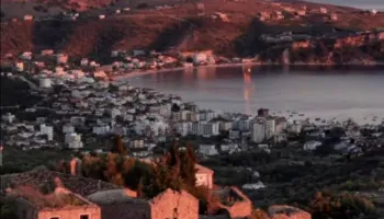 Gonxhja: Nga Kalaja vizitorët shijojnë qetësinë e bregdetit në Himarë