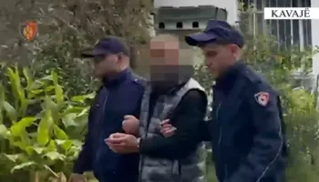 Grabiti kasafortën e një dyqani rrobash, arrestohet 46-vjeçari në Kavajë