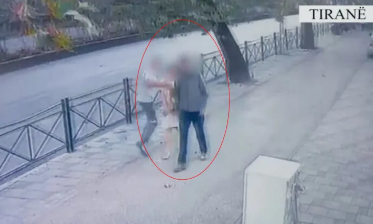 Grabitje si në filma në Tiranë, i riu i rrëmben çantën gruas në prani të fëmijës