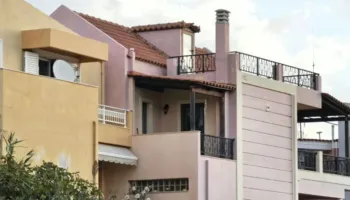 Greqi, ish-bashkëshorti plagos me thikë ish-gruan dhe partnerin e saj shqiptar