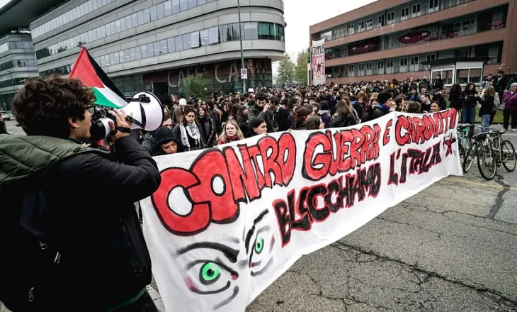 Grevë e përgjithshme dhe protesta në mbarë Italinë, studentët bllokojnë shkollat, në Genova digjen goma