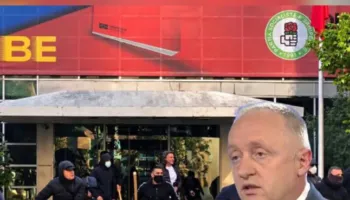 Grupi negociator për në BE”/ Lutfi Dervishi ironizon pamjet e personave të maskuar brenda selisë së PS-së
